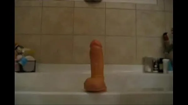 HD Dildoing her Cunt in the Bathroom Mega-Clips