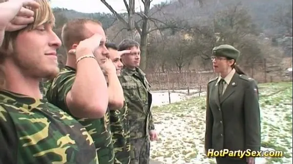 HD military lady gets soldiers cum megaklipp