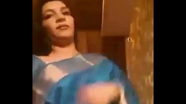 HD Hot Indian Aunty removing saree clip lớn