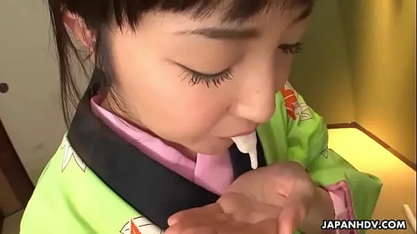 HD Asian bitch in a kimono sucking on his erect prick mega klip
