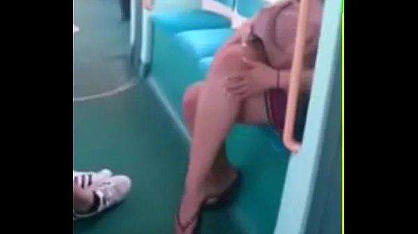 HD Откровенные ступни в шлепанцах, ноги, лицо в поезде, бесплатное порно, b8 мегаклипы