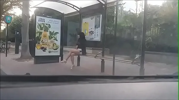 HD bitch at a bus stop megaklipp