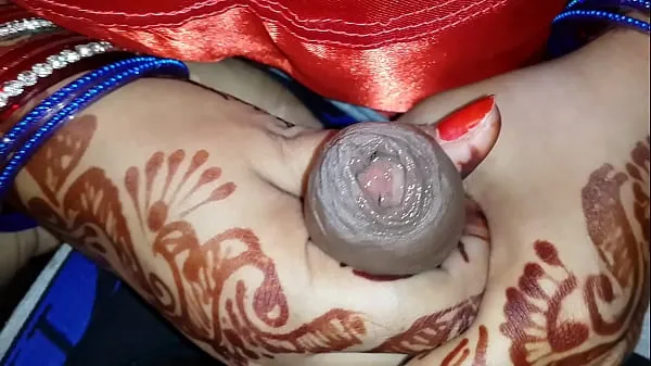 HD Sexy delhi wife showing nipple and rubing hubby dick 메가 클립