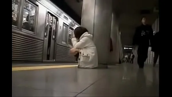 HD Japanese girl groped in a train with no panties klip besar