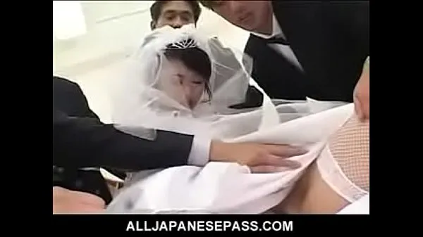 HD Kinky Japanese bride is the gift of both her husband an คลิปขนาดใหญ่