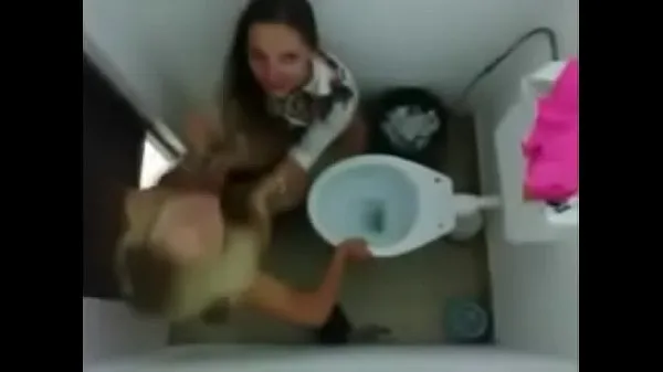 HD The video of the playing in the bathroom fell on the Net megaleikkeet