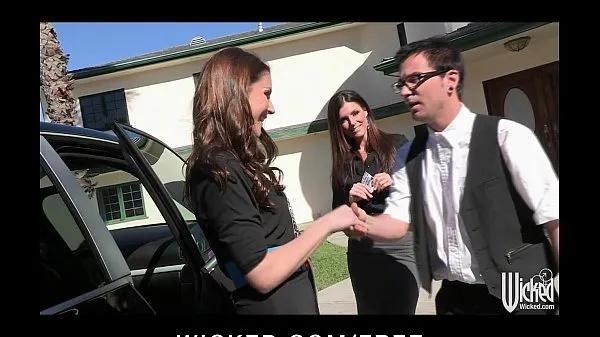 HD Pair of sisters bribe their car salesman into a threesome میگا کلپس