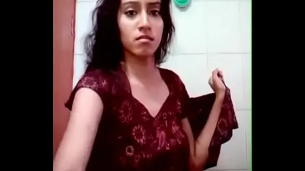 HD Indian teen girl bathing nude klip besar