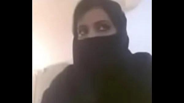 HD Muslim hot milf expose her boobs in videocall mega Clips