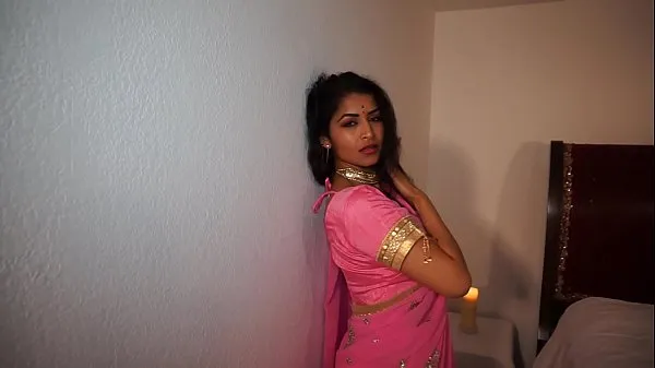 HD Seductive Dance by Mature Indian on Hindi song - Maya คลิปขนาดใหญ่