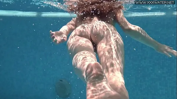 HD Nicole Pearl water fun naked klip besar