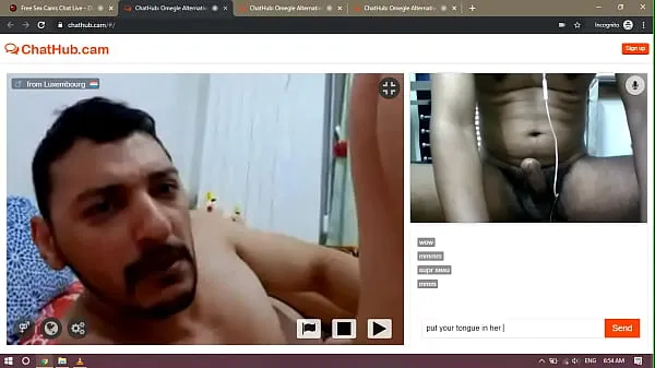 HD Man eats pussy on webcam mega posnetki