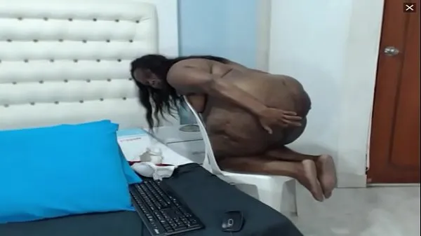 HD Slutty Colombian webcam hoe munches on her own panties during pee show 메가 클립