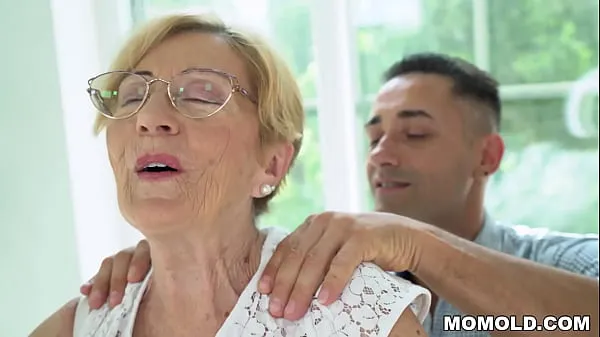 HD Kinky Old Chubby GILF Malya has a lucky day, gets to hop on a young dong Klip mega