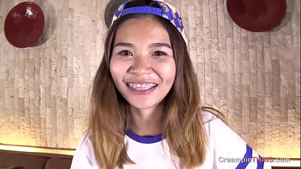 Megaklipy HD Thai teen smile with braces gets creampied