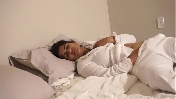 HD Alone Aunty playing in bed Cums many times - Maya klip besar