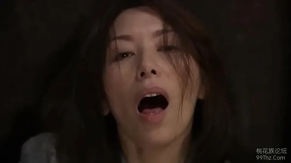 HD Japanese wife masturbating when catching two strangers 메가 클립