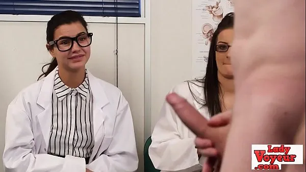 Infirmières voyeur anglais instruisant un mec qui tire mégaclips HD