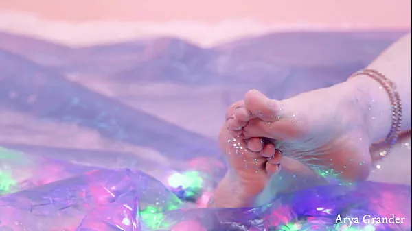HD Shiny glitter Feet Video, Close up - Arya Grander megaleikkeet