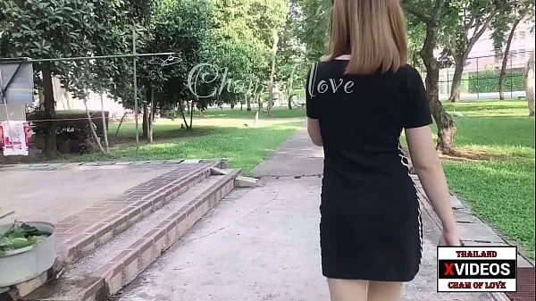 HD Thai girl showing her pussy outdoors mega klip