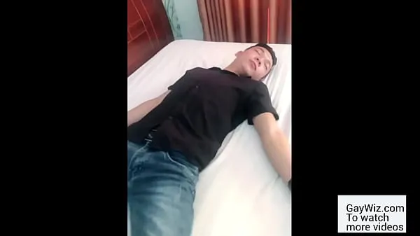 HD I tried to have sex with my friend after he drank a lot of beer clip lớn