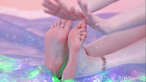HD close up barefoot megaleikkeet