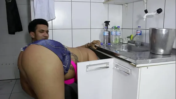 HD The cocky plumber stuck the pipe in the ass of the naughty rabetão. Victoria Dias and Mr Rola mega Clips