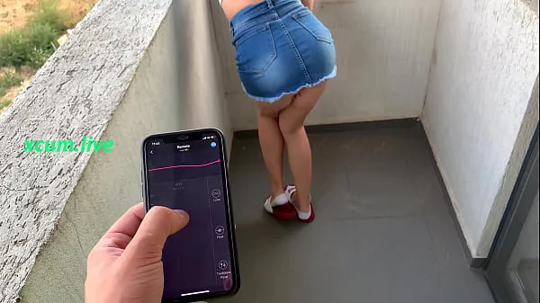 HD Controlling vibrator by step brother in public places megaleikkeet