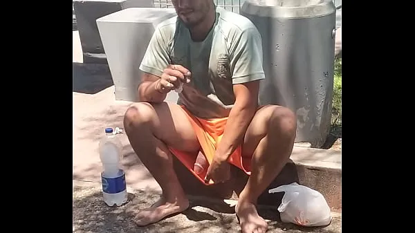 HD Homeless shows me the dick clip lớn