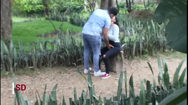 HD SPYING ON A COUPLE IN THE PUBLIC PARK คลิปขนาดใหญ่