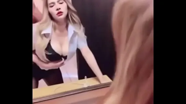HD Pim girl gets fucked in front of the mirror, her breasts are very big klip besar