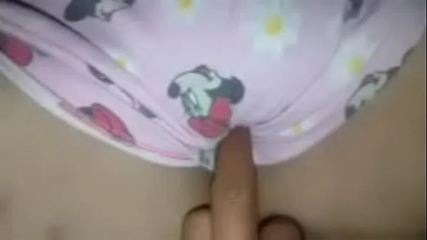HD Spreading the beautiful girl's pussy, giving her a cock to suck until the cum filled her mouth, then still pushing the cock into her clitoris, fucking her pussy with loud moans, making her extremely aroused, she masturbated twice and cummed a lot 메가 클립