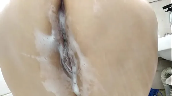 HD Charming mature Russian cocksucker takes a shower and her husband's sperm on her boobs 메가 클립